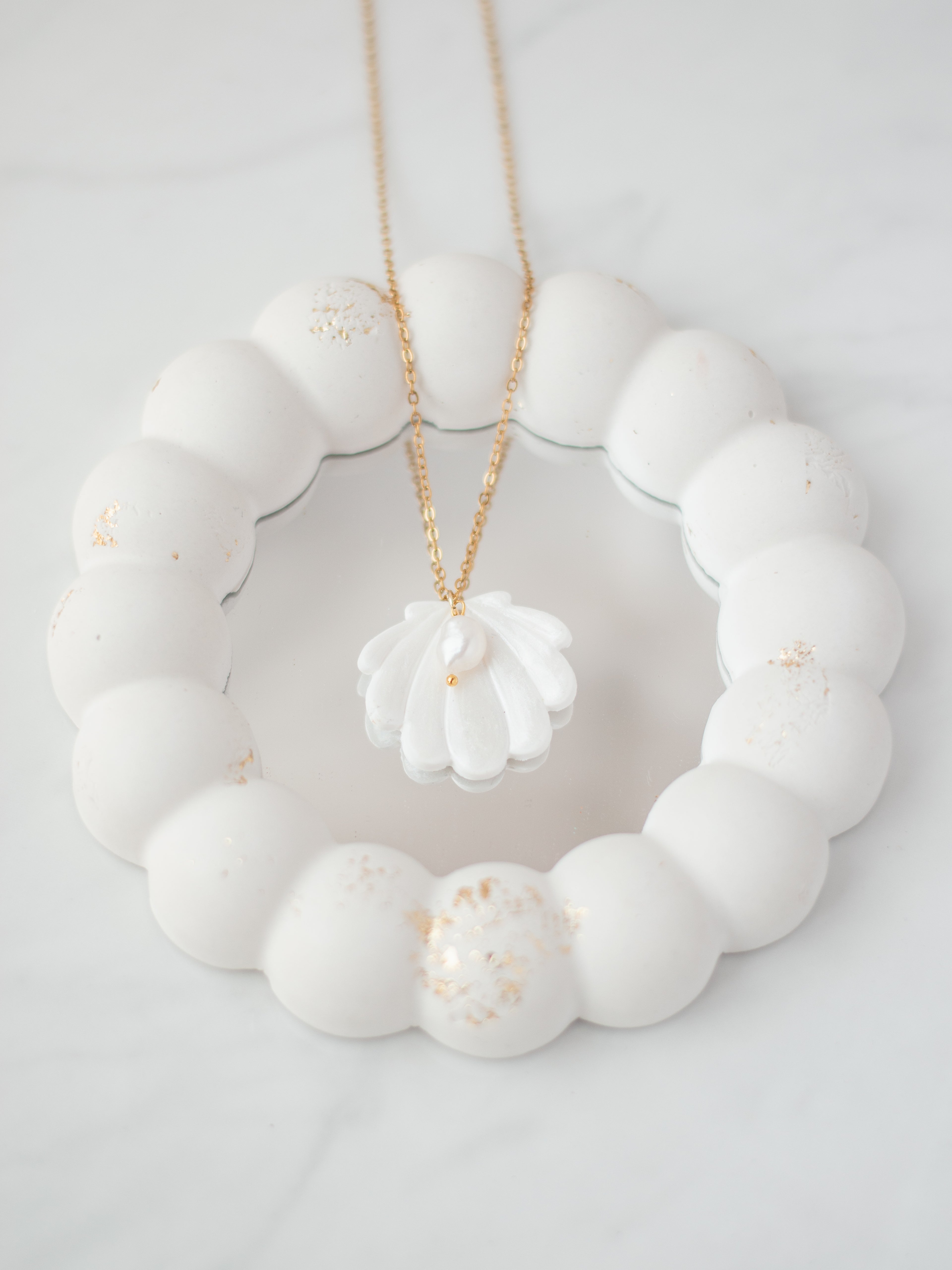 Pearl Shell Necklace (3x3)