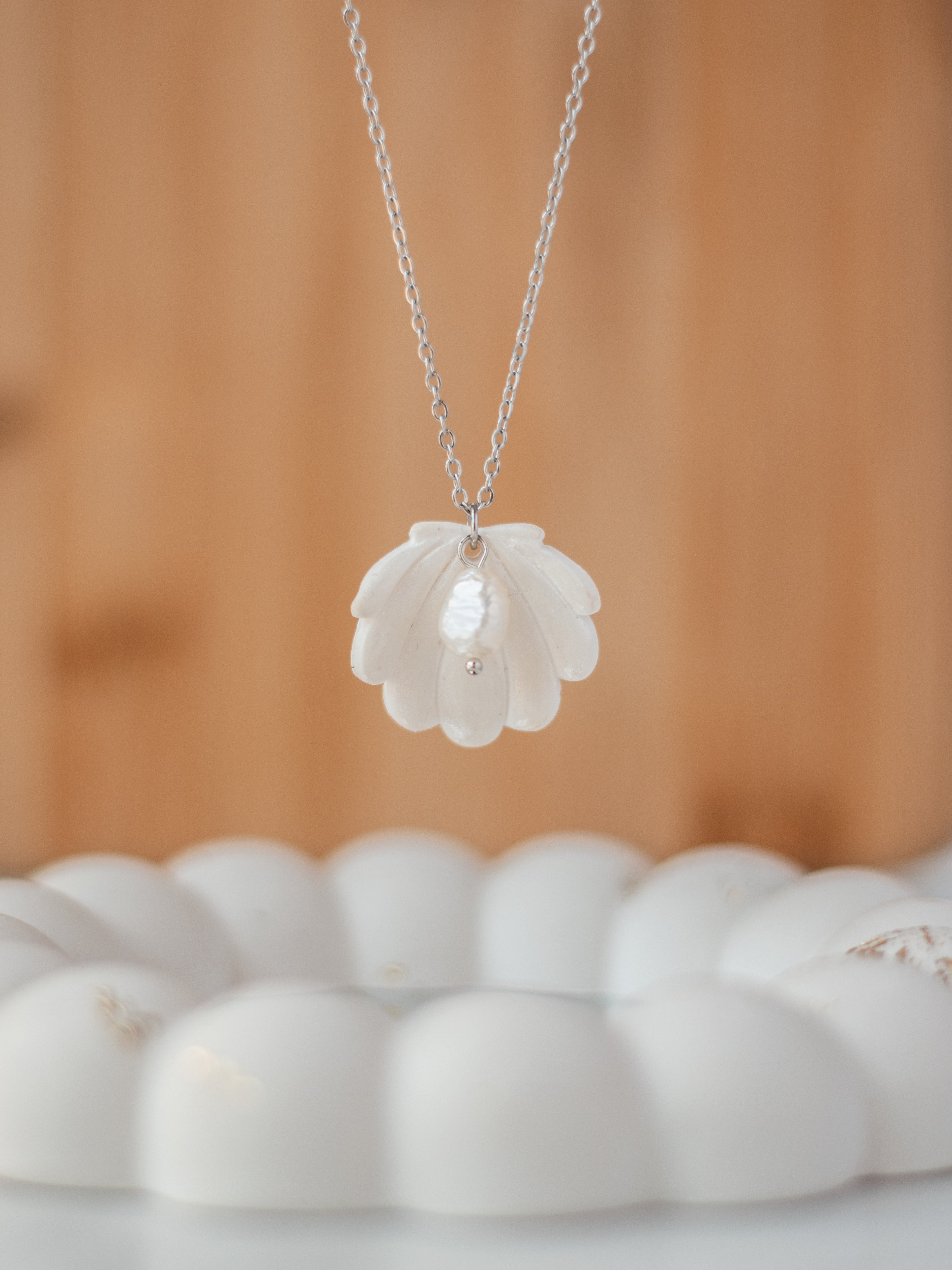 Pearl Shell Necklace (2.5x2.5)